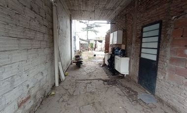 VENTA CASA 4 AMB + 2 LOCALES MORON
