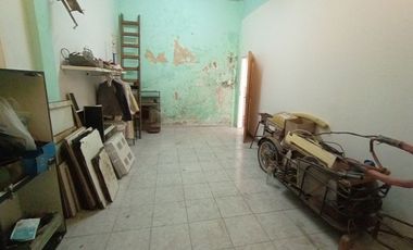 VENTA CASA 4 AMB + 2 LOCALES MORON