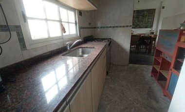VENTA CASA 4 AMB + 2 LOCALES MORON