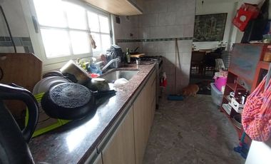 VENTA CASA 4 AMB + 2 LOCALES MORON