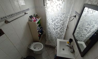VENTA CASA 4 AMB + 2 LOCALES MORON