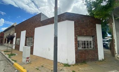 ¡CASA EN ESQUINA A REFACCIONAR - FOT 3 + SÓTANO!