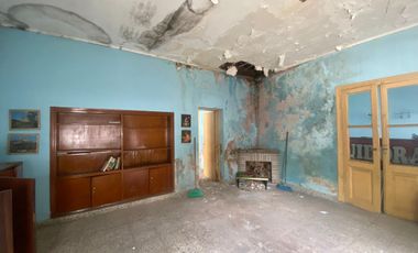 ¡CASA EN ESQUINA A REFACCIONAR - FOT 3 + SÓTANO!
