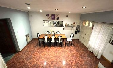 VENTA CHALET DE DOS PLANTAS EN ADROGUE