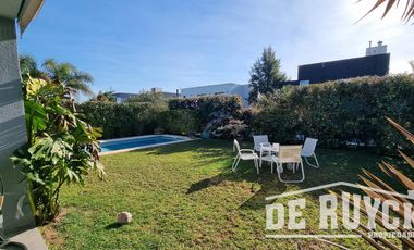 Casa 4 ambientes desarrollada en planta baja. Altos de Hudson II