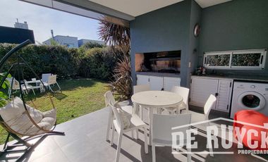 Casa 4 ambientes desarrollada en planta baja. Altos de Hudson II