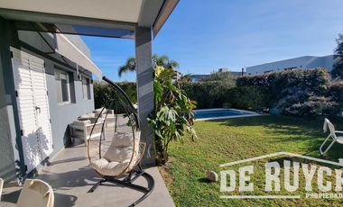 Casa 4 ambientes desarrollada en planta baja. Altos de Hudson II
