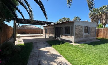 CASA CON PISCINA, BARRIO ROSA MOSQUETA, GUAYMALLÉN