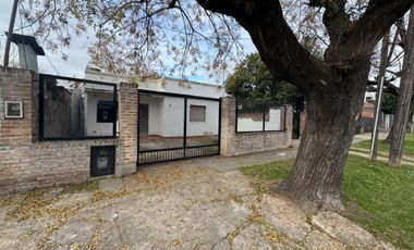 CASA 2 AMBIENTES EN VENTA RAFAEL CALZADA EN BLOQUE