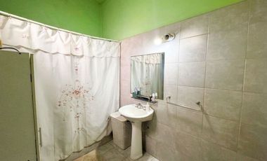 CASA 2 AMBIENTES EN VENTA RAFAEL CALZADA EN BLOQUE