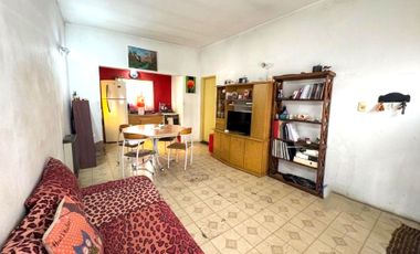 CASA 2 AMBIENTES EN VENTA RAFAEL CALZADA EN BLOQUE