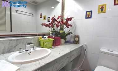 Beachfront Condo with Stunning Sea View at Sandy Beach