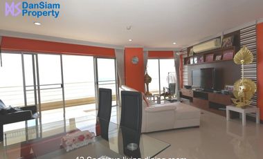 Beachfront Condo with Stunning Sea View at Sandy Beach