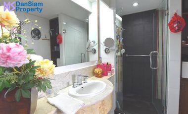 Beachfront Condo with Stunning Sea View at Sandy Beach