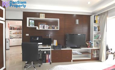 Beachfront Condo with Stunning Sea View at Sandy Beach