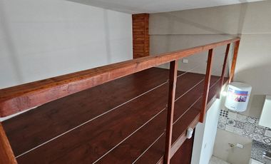 Monoambiente en alquiler en Morón, con entrepiso funcional como dormitorio