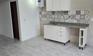 Monoambiente en alquiler en Morón, con entrepiso funcional como dormitorio