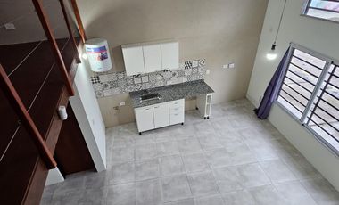 Monoambiente en alquiler en Morón, con entrepiso funcional como dormitorio