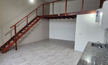 Monoambiente en alquiler en Morón, con entrepiso funcional como dormitorio