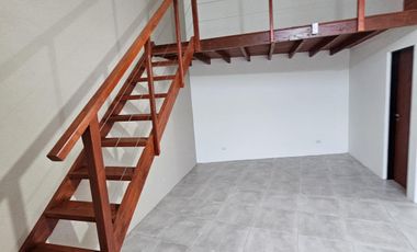 Monoambiente en alquiler en Morón, con entrepiso funcional como dormitorio