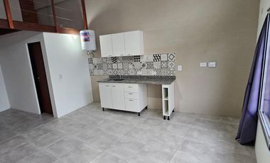 Monoambiente en alquiler en Morón, con entrepiso funcional como dormitorio