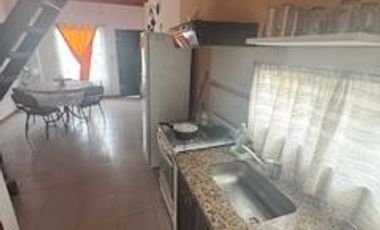 Propiedad con cinco departamentos. dos tienen dos dormitorios y dependencias y tres tienen un dormitorio. Todos amoblados, ideal para inversión.-