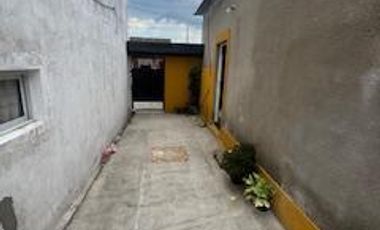 Propiedad con cinco departamentos. dos tienen dos dormitorios y dependencias y tres tienen un dormitorio. Todos amoblados, ideal para inversión.-