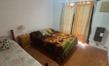 Propiedad con cinco departamentos. dos tienen dos dormitorios y dependencias y tres tienen un dormitorio. Todos amoblados, ideal para inversión.-