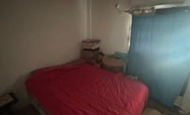 Propiedad con cinco departamentos. dos tienen dos dormitorios y dependencias y tres tienen un dormitorio. Todos amoblados, ideal para inversión.-