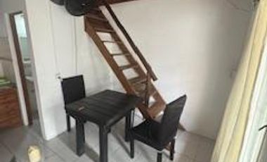 Propiedad con cinco departamentos. dos tienen dos dormitorios y dependencias y tres tienen un dormitorio. Todos amoblados, ideal para inversión.-