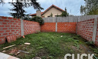 Venta - Casa con jardín - Don Torcuato