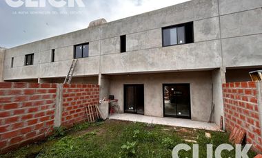 Venta - Casa con jardín - Don Torcuato