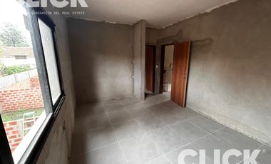Venta - Casa con jardín - Don Torcuato