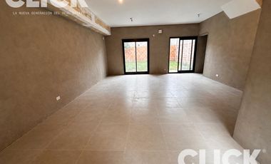 Venta - Casa con jardín - Don Torcuato