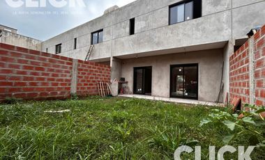 Venta - Casa con jardín - Don Torcuato