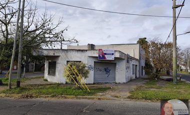 Dos locales en excelente esquina!
