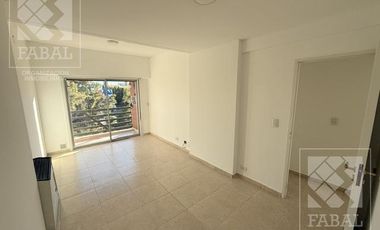Departamento alquiler centro, 2 dormitorios, baño y balcón