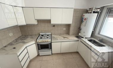 Departamento alquiler centro, 2 dormitorios, baño y balcón