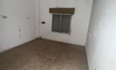 Propiedad ideal para construcción de locales, consultorios, hostel, oficinas, edificio y muchas alternativas más.-