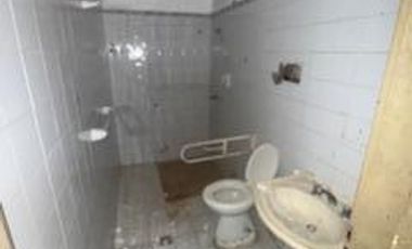 Propiedad ideal para construcción de locales, consultorios, hostel, oficinas, edificio y muchas alternativas más.-