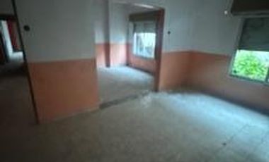 Propiedad ideal para construcción de locales, consultorios, hostel, oficinas, edificio y muchas alternativas más.-