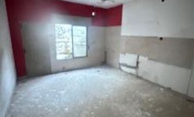 Propiedad ideal para construcción de locales, consultorios, hostel, oficinas, edificio y muchas alternativas más.-