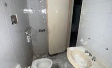 Propiedad ideal para construcción de locales, consultorios, hostel, oficinas, edificio y muchas alternativas más.-