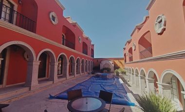 Villa amueblada en venta en San Miguel de Allende con roof garden, alberca y jac
