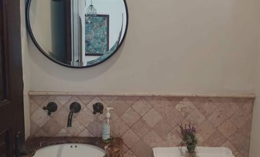 Villa amueblada en venta en San Miguel de Allende con roof garden, alberca y jac