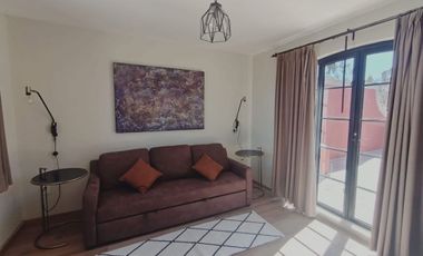 Villa amueblada en venta en San Miguel de Allende con roof garden, alberca y jac