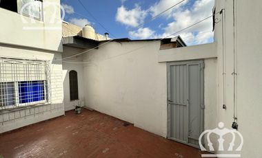VENTA  - PH - 3 ambientes con patio - Lanús Este.