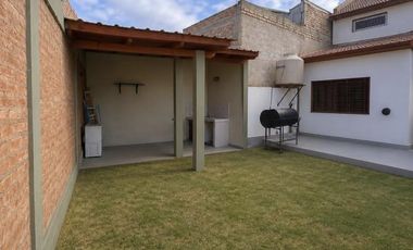 Vende Casa 3 Dormitorios en Cipolletti