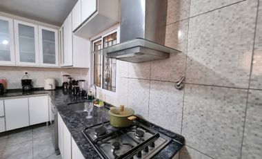 CASA SEMIAMOBLADA, 3 DORMITORIOS. SANTA LUCIA