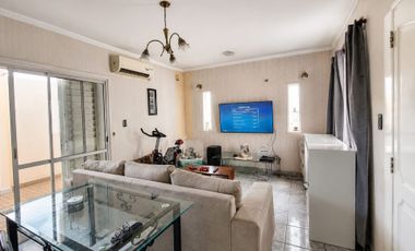 CASA SEMIAMOBLADA, 3 DORMITORIOS. SANTA LUCIA